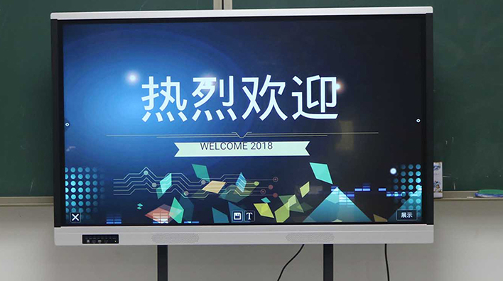 投影儀與觸控教學(xué)一體機的應(yīng)用